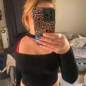 Zara tröja  - Hej! Säljer min tröja med ring runt halsen, skriv för fler bilder 🤍