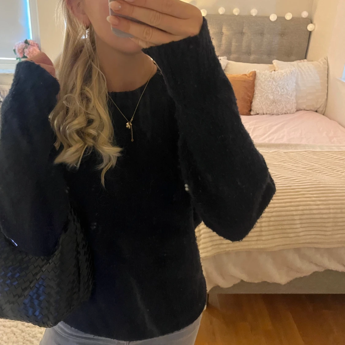 Mörkblå stickad tröja