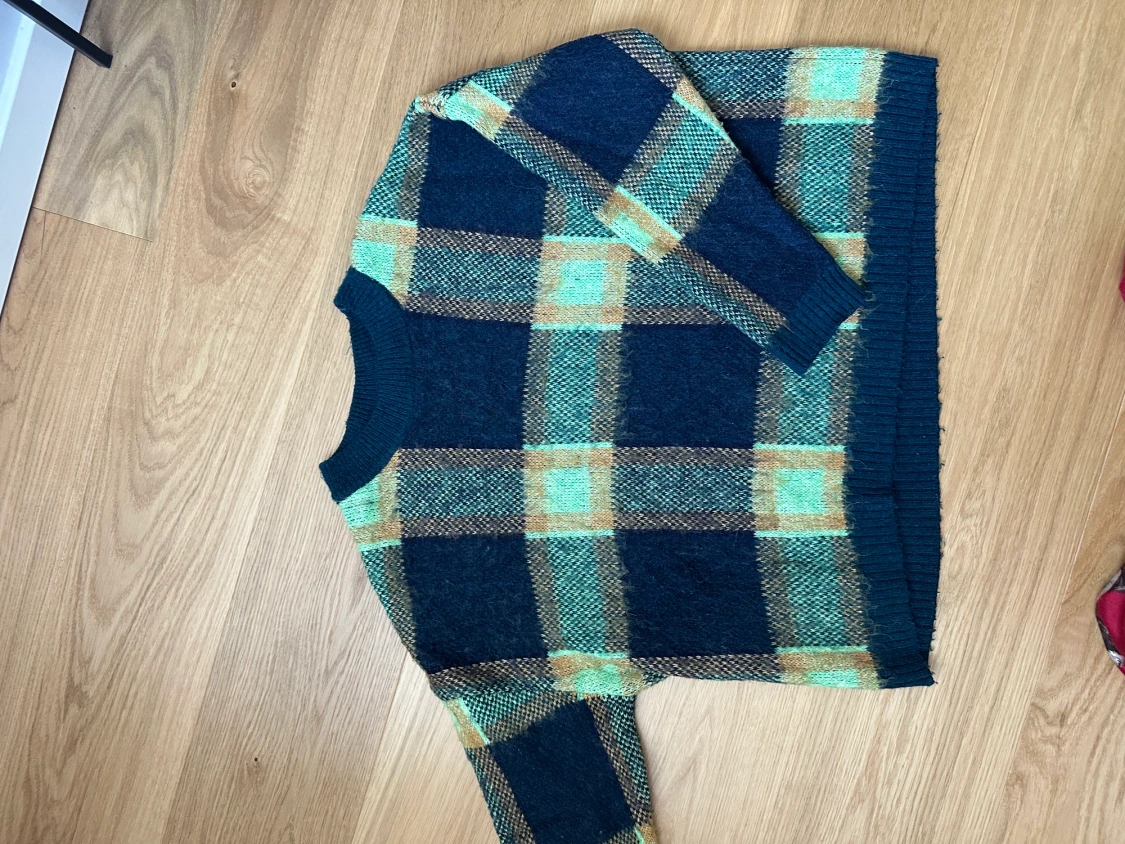 Fin stickad tröja från Mango! - 90