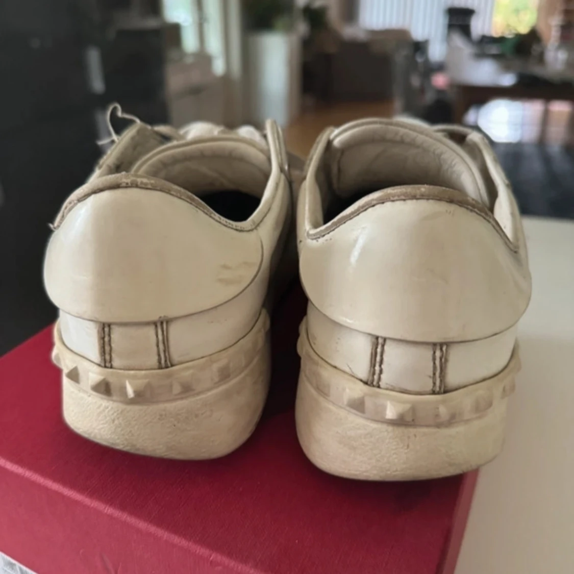 Valentinoskor i silver  - 91