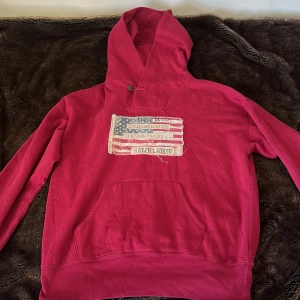 Ralph Lauren Hoodie - Säljer denna feta Ralph Lauren hoodie i riktigt bra skick för bra pris.