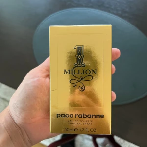 Parfym 1 million Paco Rabanne 50ml  - Säljer den helt nya och oöppnade  1 million parfymen av Paco Rabanne då jag redan har en. Den luktar riktigt gott och passar till alla tillställningar. 