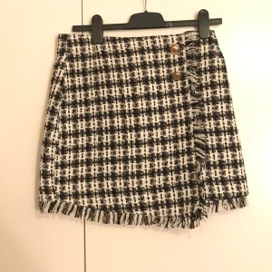 River Island-kjol - Chic tweed-kjol, Blair Waldorf-stil. stolek 12/M. Oanvänd 🖤