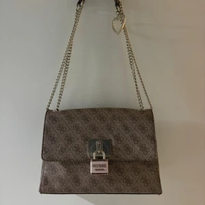 Guess väska - Guess väska