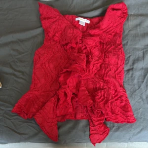 Röd tröja  - Jätte fin tröja från Gina. Aldrig använd 