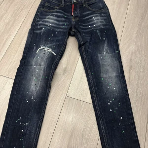 Dsquerd2 - Säljer dsquerd2jeans i storlek 46 motsvarar 30-32 i svensk storlek säljer då de inte passar min son längre och de är i nytt skick