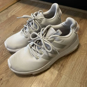 Fina addidas  - fina addidas sparsamt använda, alltså fint i skick 