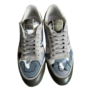 Valentino Rockrunner  - Sköna valentino flycrew till hösten och passar 43 fint.