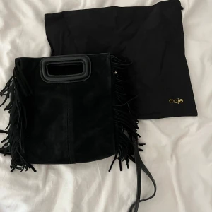 Maje väska - Säljer min fina maje väska som jag har haft i 1,5 år. Det finns täcken på använding men väldigt fint skick. Dustbag medkommer.🩷Nypris 2800