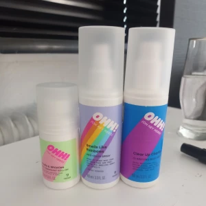 OHH (OH HEY HERO)  - Säljer ett kit från (OH HEY HERO), allt ör fullt, endast testat EN gång! Kitet består av en roll on deo, anti odor spray och en body serum! Säljer hela kitet för  60kr + frakt!