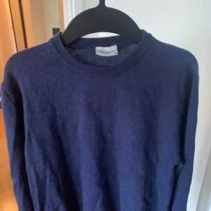 John Henric Merino Sweatshirt - Blå John Henric tröja Storlek M (MEN den har tvättats för länge så den passar S istället.)