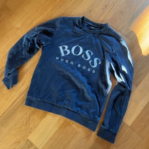 Hugo boss tröja - S bra skick  