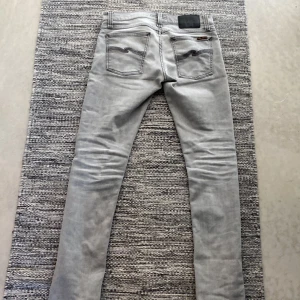 Nudie Jeans - Ett par sjukt snygga Nudie jeans kvaliten är 8/10 