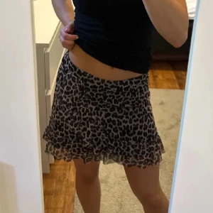 Leopard kjol - Sååå fin leopardkjol som är helt perfekt.🩷 Passar så fint med ett par strumpbyxor under nu när det börjar bli kallare🥰