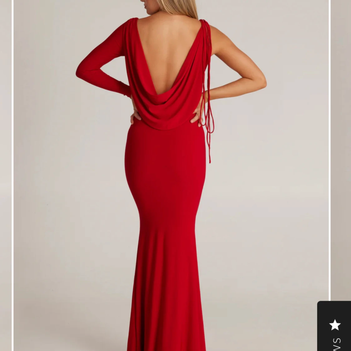 Röd långklänning med öppenrygg eller öppen vid bysten - 91