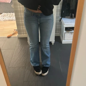 Liw waist jeans - Säljer dessa då de inte kommer till användning länge. Är i bra skick och ser ut som nya. Sitter som en storlek M.
