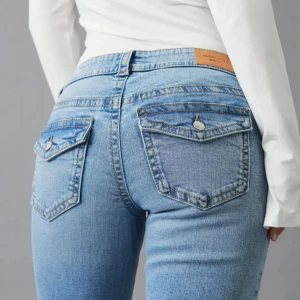 Y2k low bootcut jeans - Jättefina Y2K low bootcut jeans från Gina tricot! Säljer då de inte kommer till användning. Nypris: 499,95kr