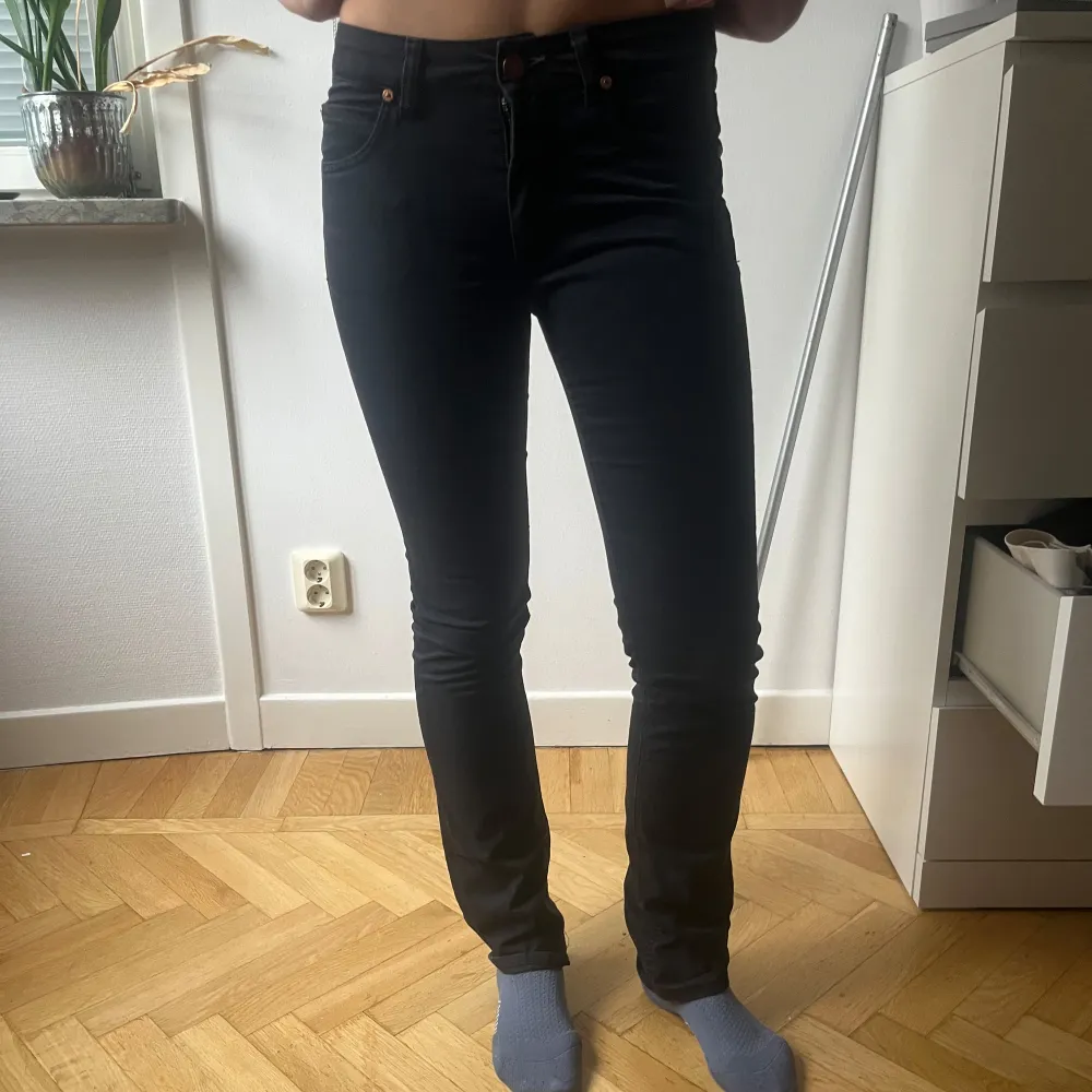 Acne jeans Lowrise Bra skick 28/32. Jeans & Byxor.