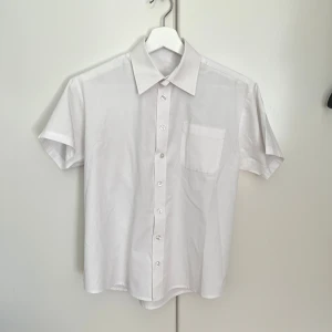 Skjorta - Vit kortärmad skjorta 