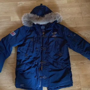 Morris Jacka - Jättefin vinterjacka från Morris. Nypris runt 7000kr. Skriv vid minsta intresse. Storlek M men passar mer som L