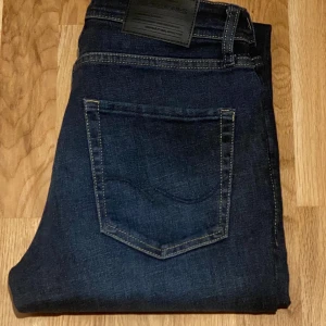 Jack & Jones jeans - Jeans i nyskick. Inköpta från Jack & Jones.