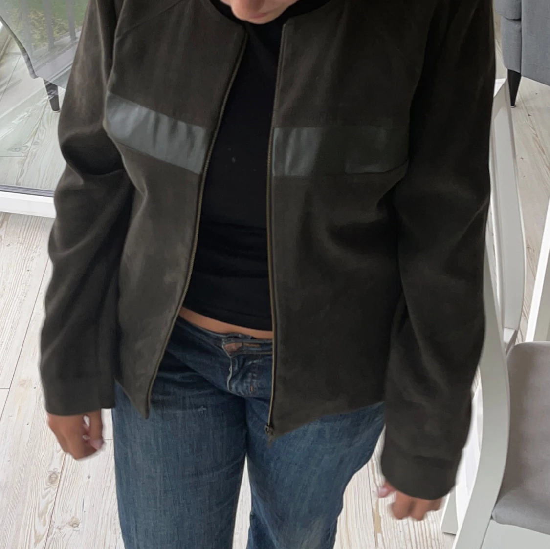 Mörkgrön jacka med dragkedja - 93