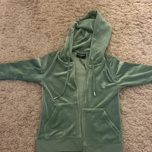 Grön juicy tröja - Helt nytt skick, använd Max 2 gånger