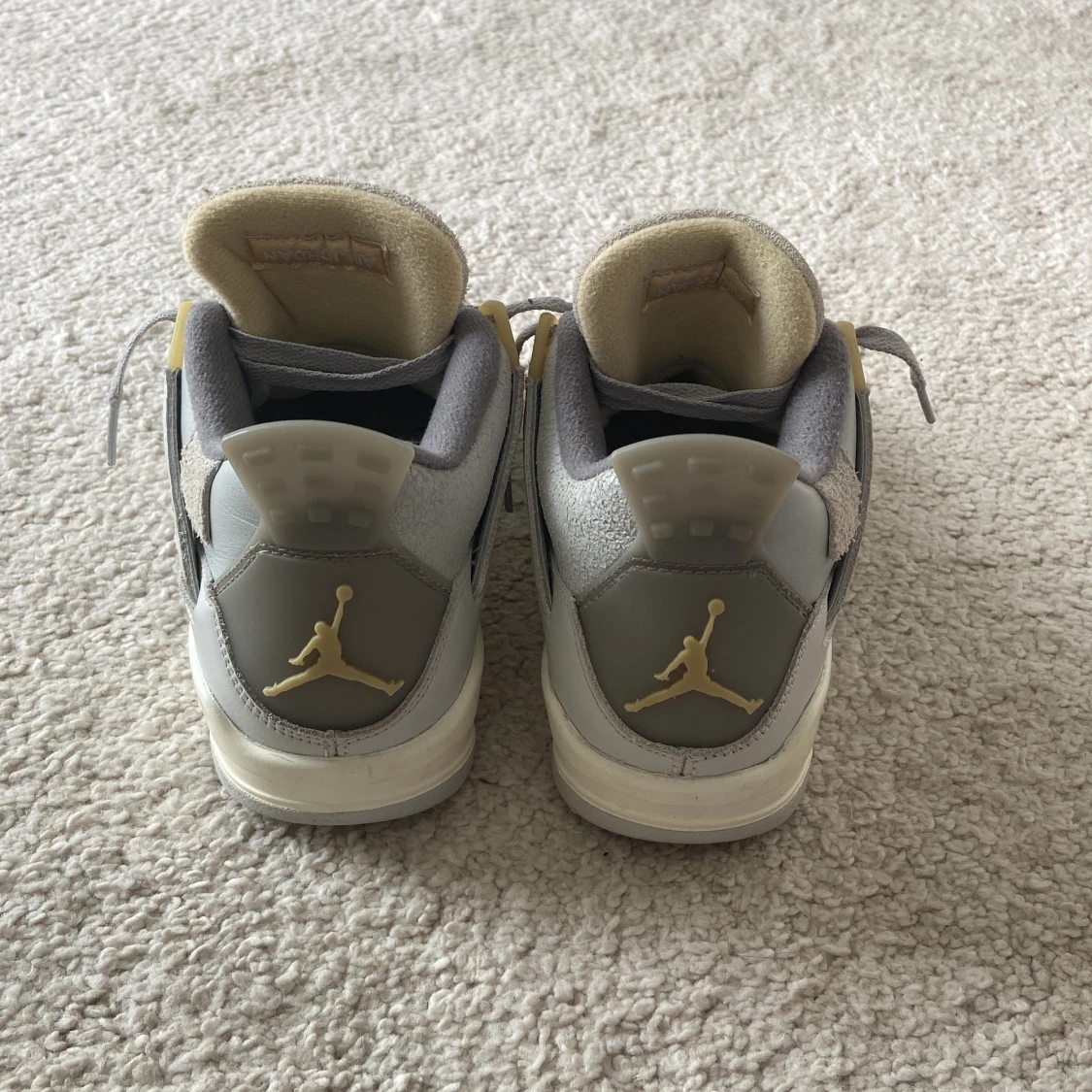 Jordan 4 Retro SE Craft Photon Dust  - 91