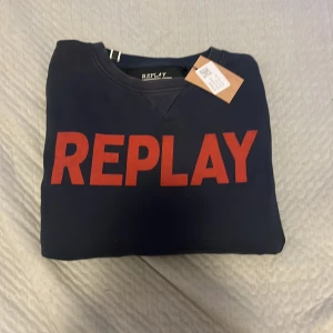Replay tröja  - Säljer min andra feta replay tröja, nypris ca 900. Strl S. Skriv gärna vid fler frågor!