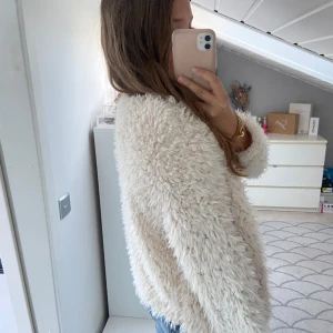 Pälskofta - Från Gina, jätte bra skick då den är använd max fem gånger