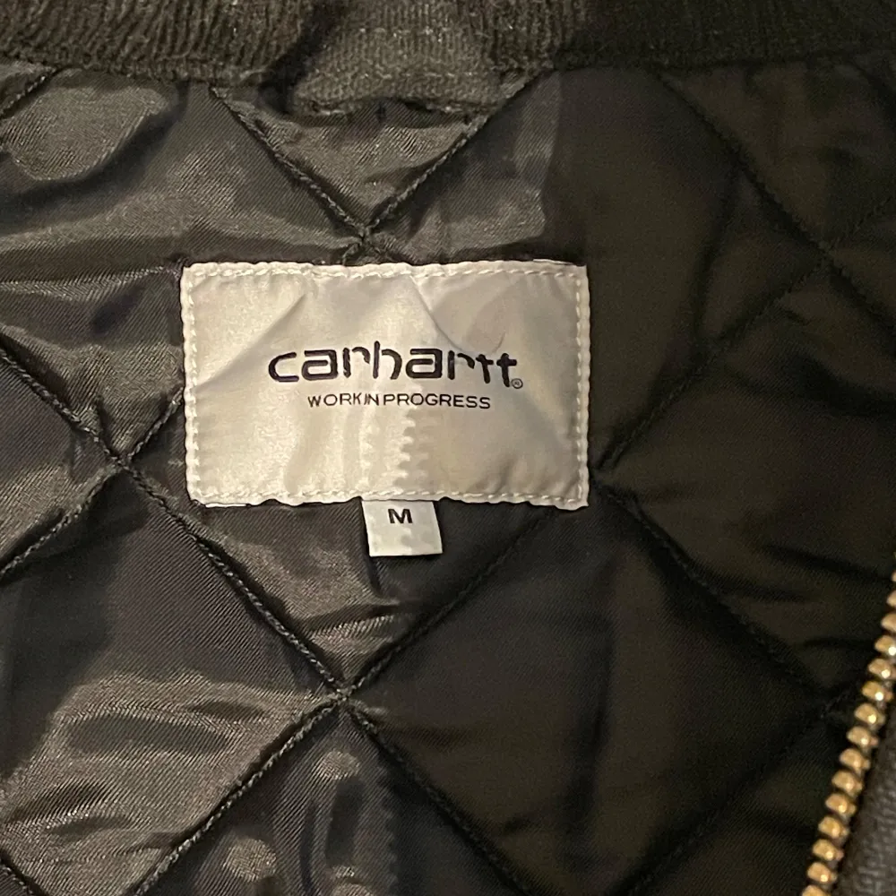 Medium sized Carhartt Santa Fe Jacket. Practically brand new - same condition as when purchased and only worn a couple of times. Perfect for fall/winter with super high quality and durability. Usually pretty hard to get a hold of.. Jackor.