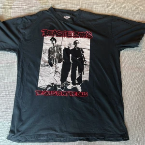 BETASTIE boys t-shirt! - BETASTIE boys t-shirt  storlek Medium Loose fit jätte fin bra skick 