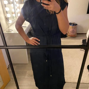 Klänning - Köparen står för frakten, hör av er vid frågor!