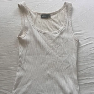 Linne  - Inte använd på typ 100 år så den har legat ett tag, passar inte mig så bra 