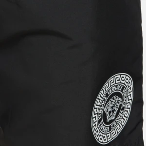 Versace shorts - Helt nya versace shorts kostar cirka 4400kr nypris. Kvitto medföljer. Finns 1 i storlek S och även 1 i M  