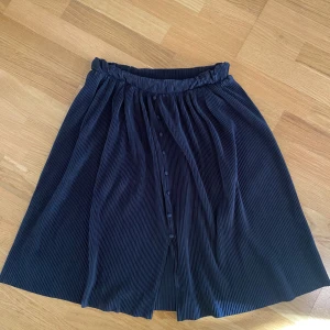 Kjol  - Okej skick  Funkar till en S/M också 