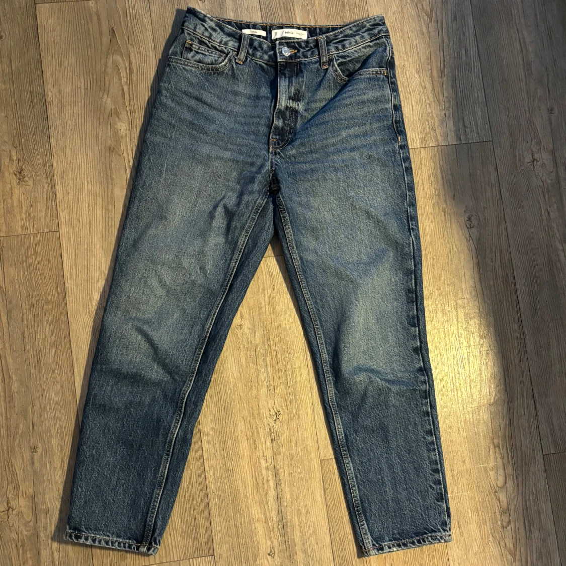 Blå mom jeans från MNG/ Mango  - 90