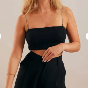 Topp - Använd ca 1 gång så i princip som ny, köpte på chiquelle för 299kr 