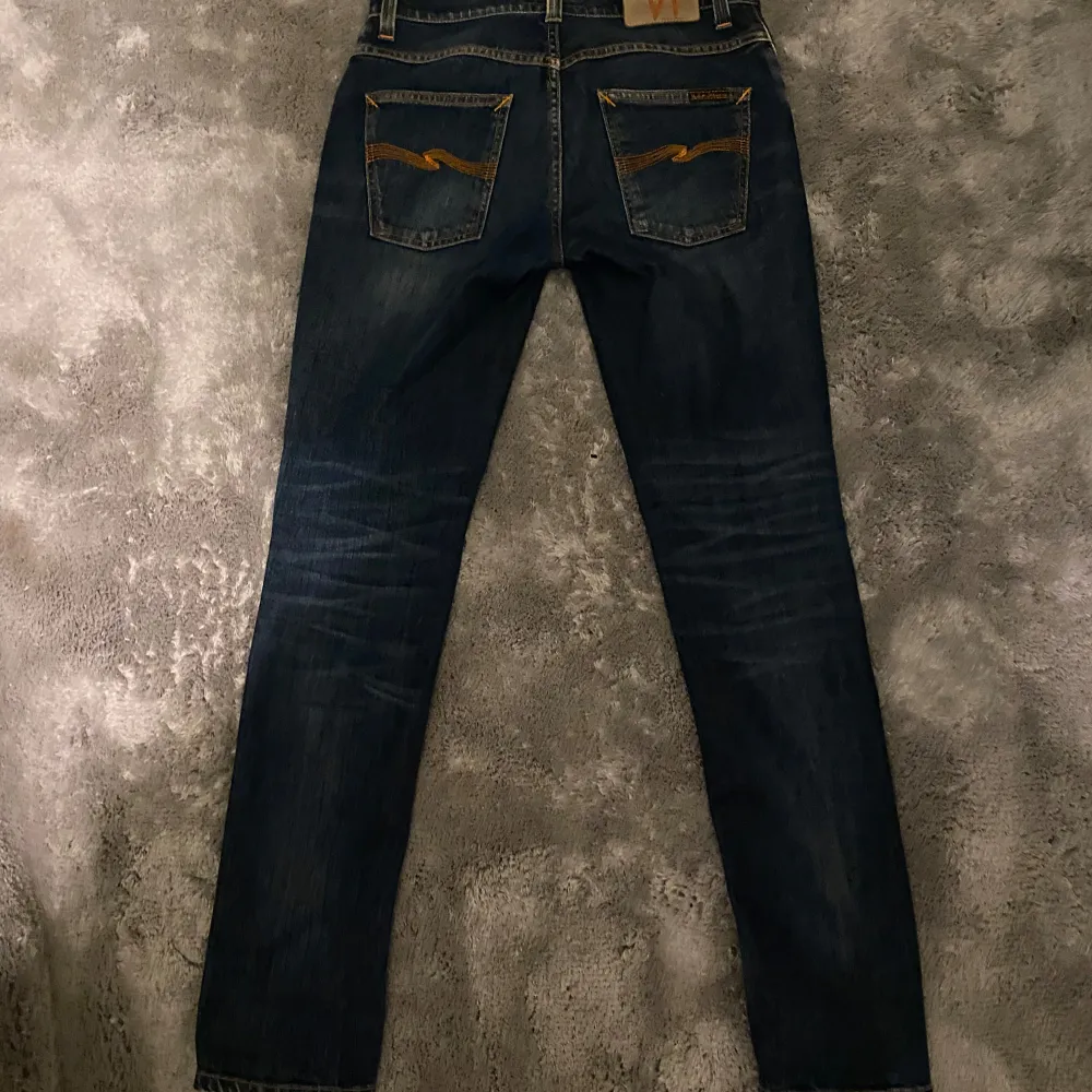 Ett par riktigt schyssta jeans från nudie. De är i bra skick och passformen är slim. Jeans & Byxor.