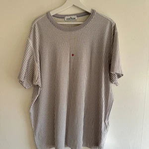 Stone Island Marina T-Shirt - Har tyvärr fått ett askhål annars inga fläckar eller märken