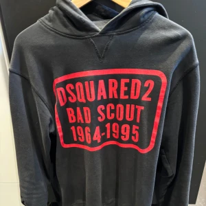 Dsquared2 hoodie  - Flyttrensning o säljes eftersom den blivit för liten!