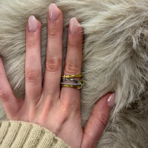 Guldfärgad ring med glittriga detaljer - Luna ring