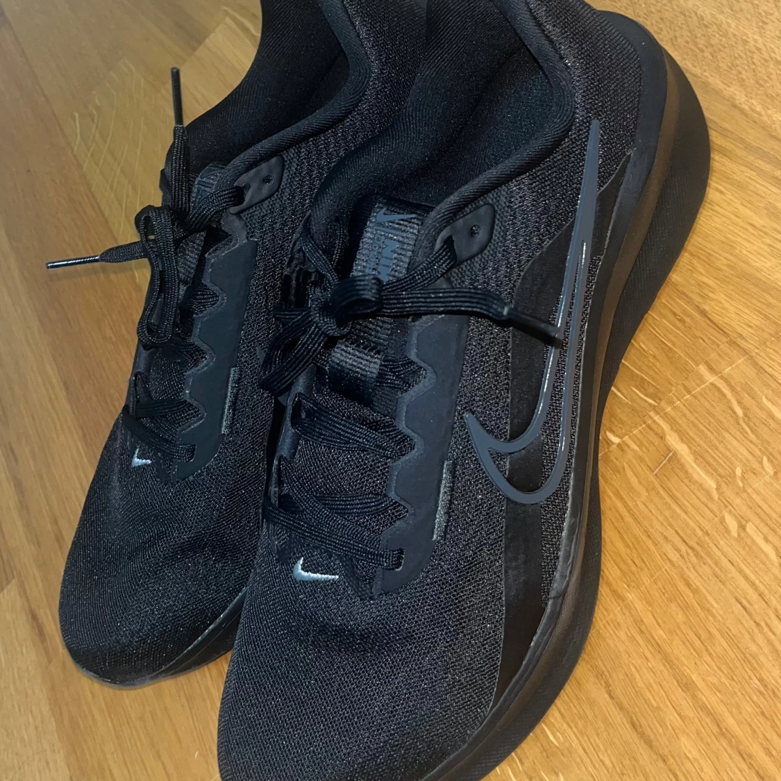 Svarta Nike sneakers