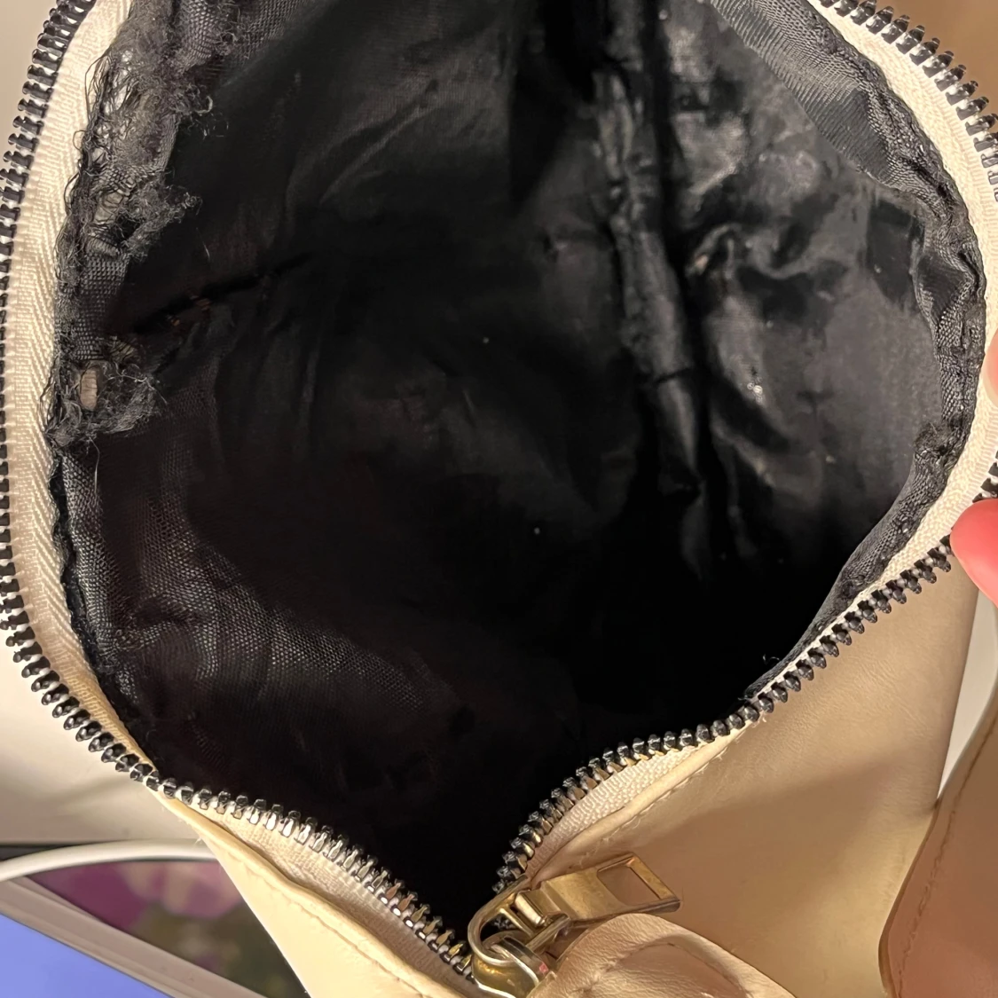 Beige axelväska i syntet - 4