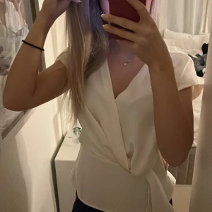 Blus från zara - Jätte snygg blus från Zara. Ändast använd fåtal ggr