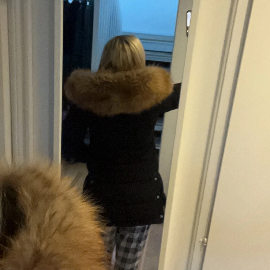 Svart dunjacka från Hollies - 3