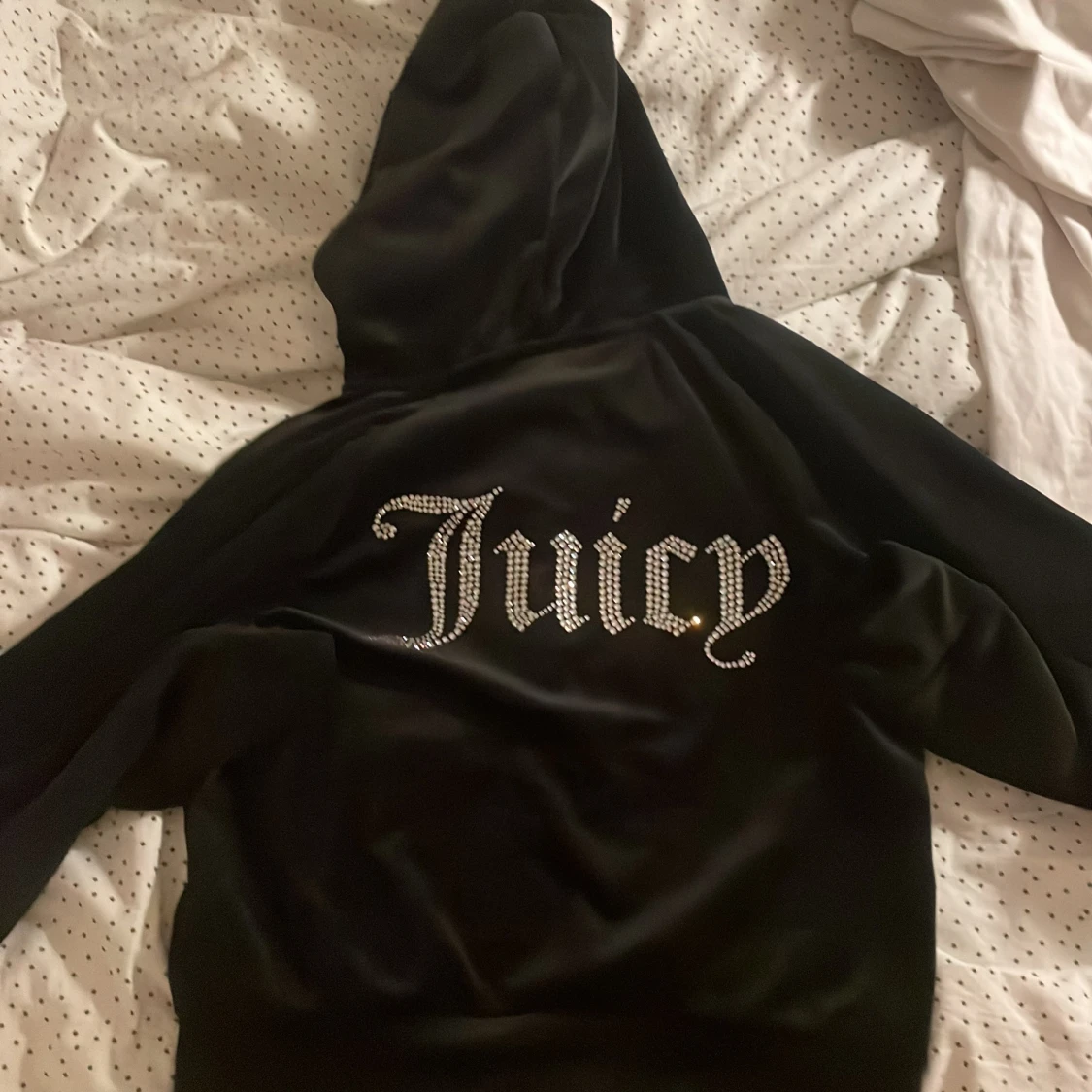 Svart hoodie från Juicy Couture - 1