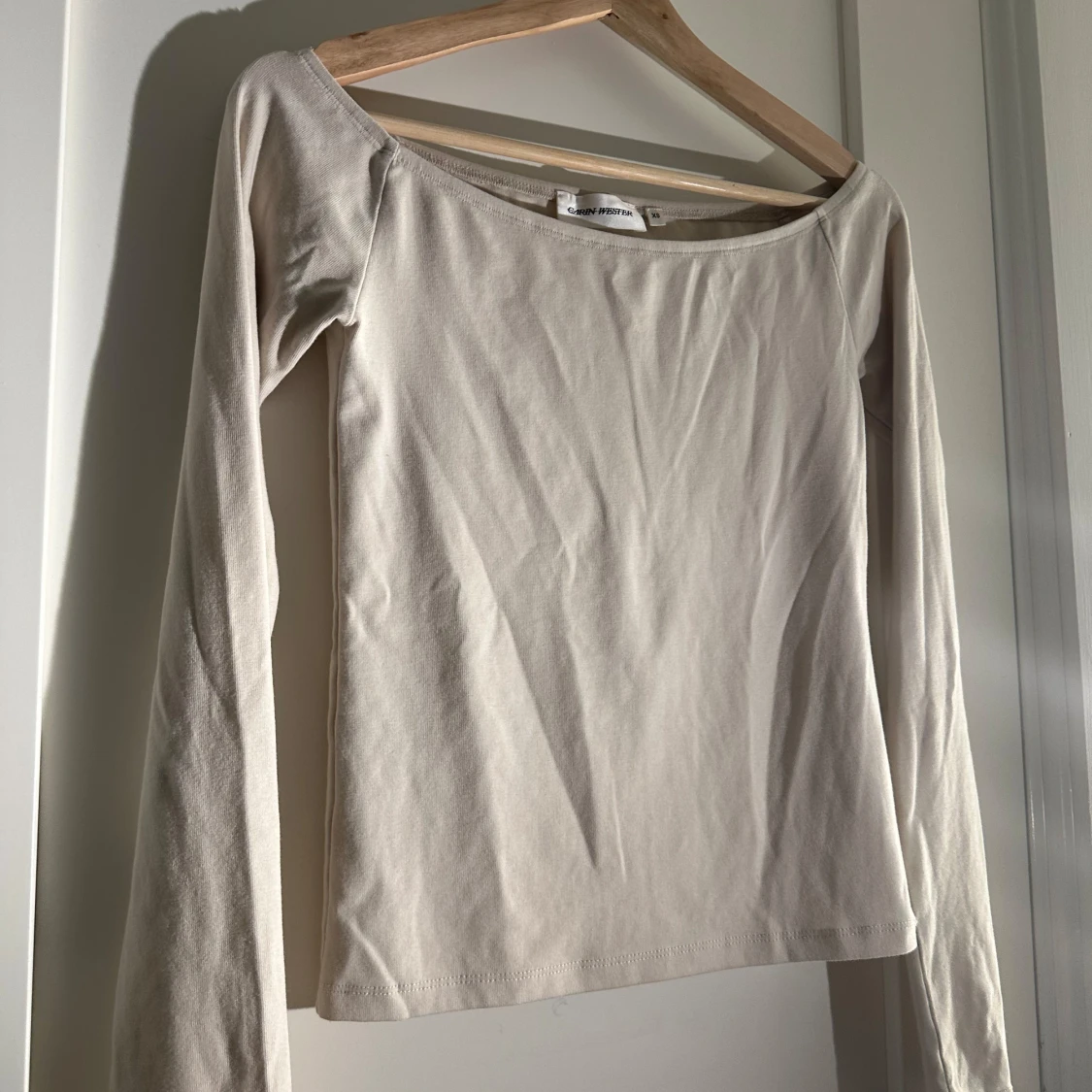 Beige långärmad topp från Gina Tricot - 1