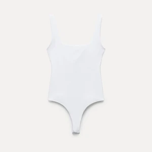 Vit body - Snygg och stilren vit body från Zara🙌🏼 Storlek: S💞