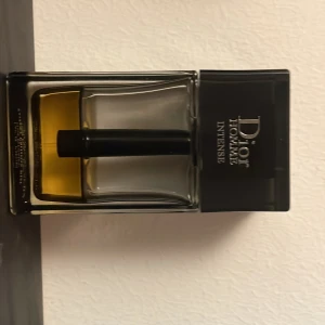 Dior homme intense - Typ 20/50 ml kvar har ingen låda till den. 200 kr men 150 kr vid snabbköp